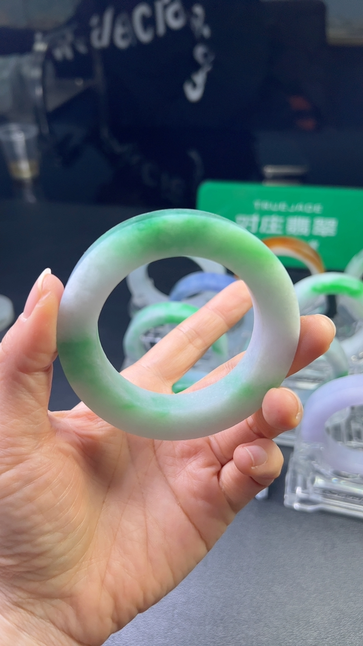 对庄甄选高端翡翠精品手镯