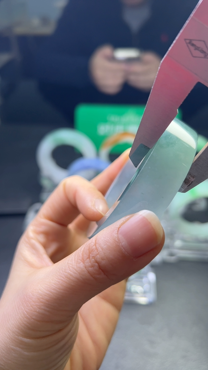 对庄甄选高端翡翠精品手镯