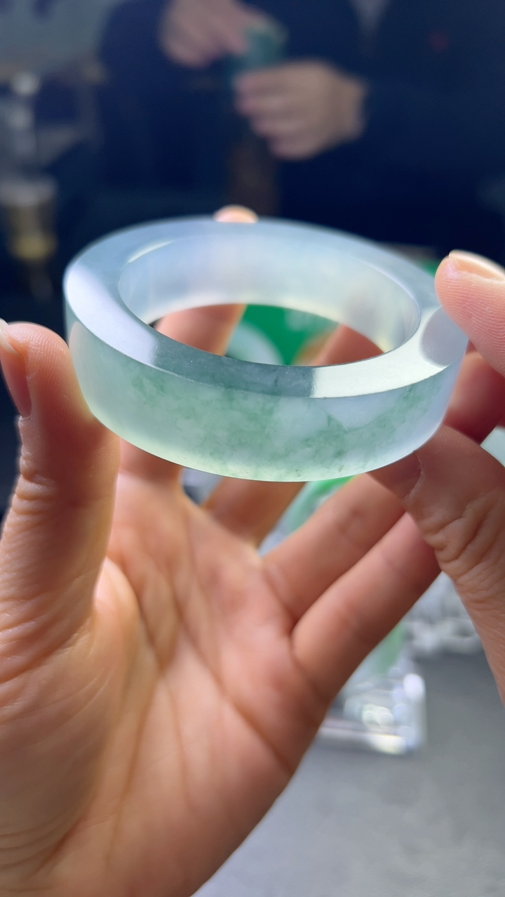 对庄甄选高端翡翠精品手镯