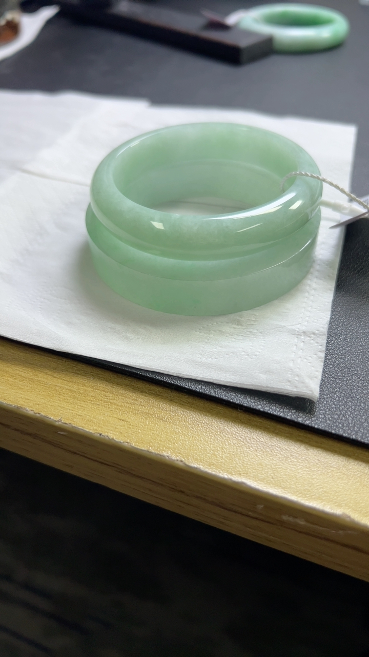 对庄甄选高端翡翠精品手镯