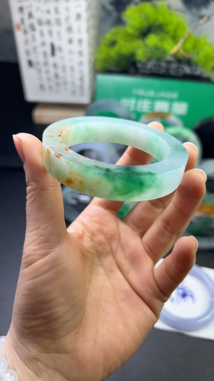 对庄甄选高端翡翠精品手镯