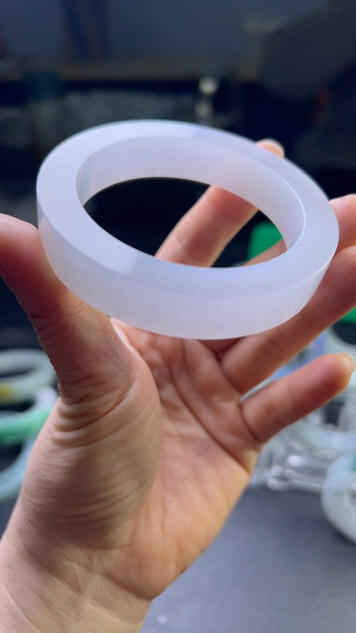 对庄甄选高端翡翠精品手镯