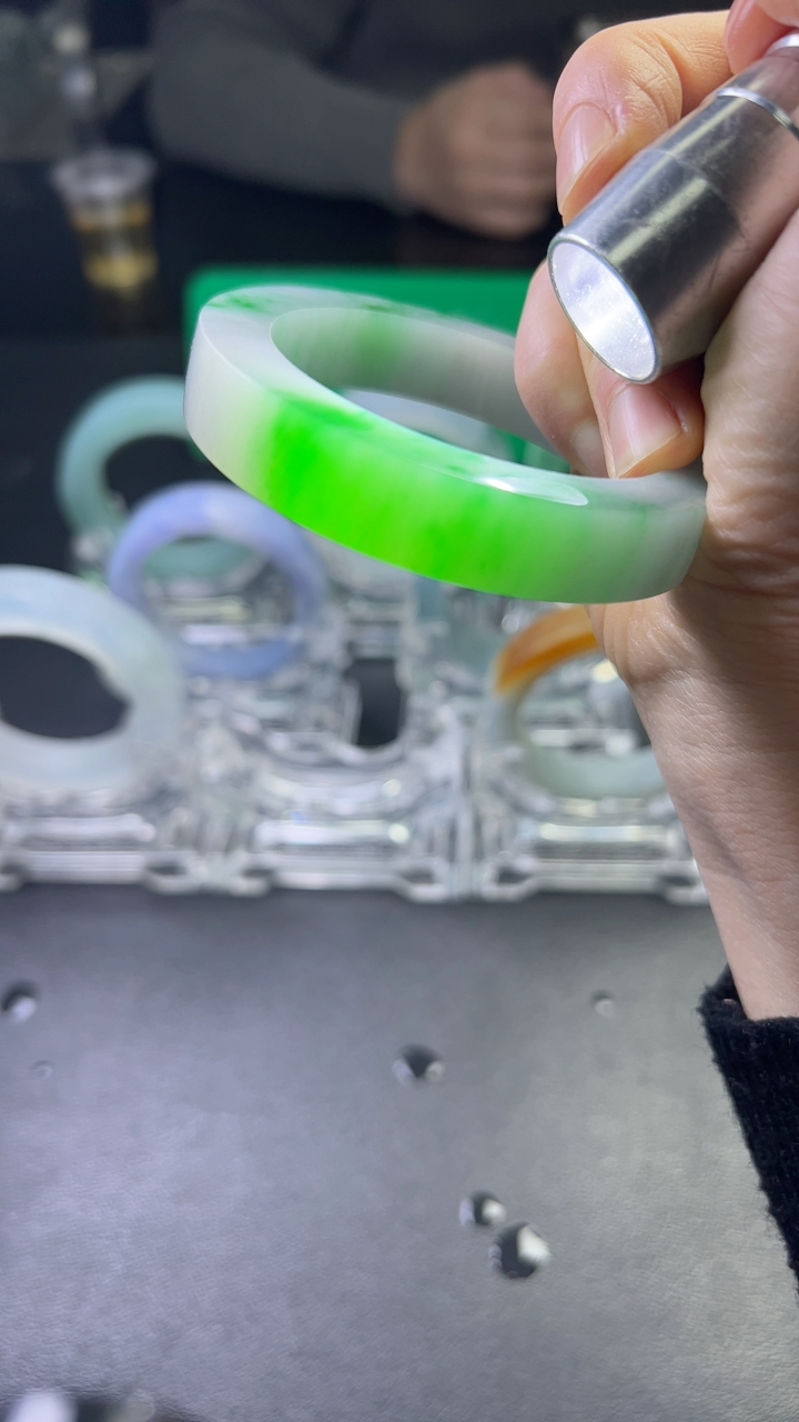 对庄甄选高端翡翠精品手镯