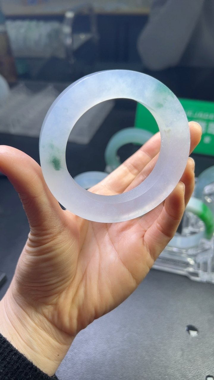 对庄甄选高端翡翠精品手镯