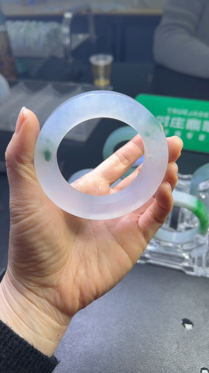 对庄甄选高端翡翠精品手镯