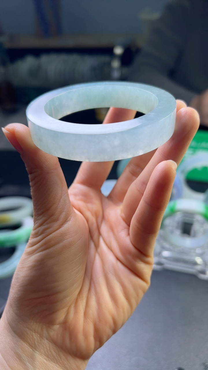 对庄甄选高端翡翠精品手镯