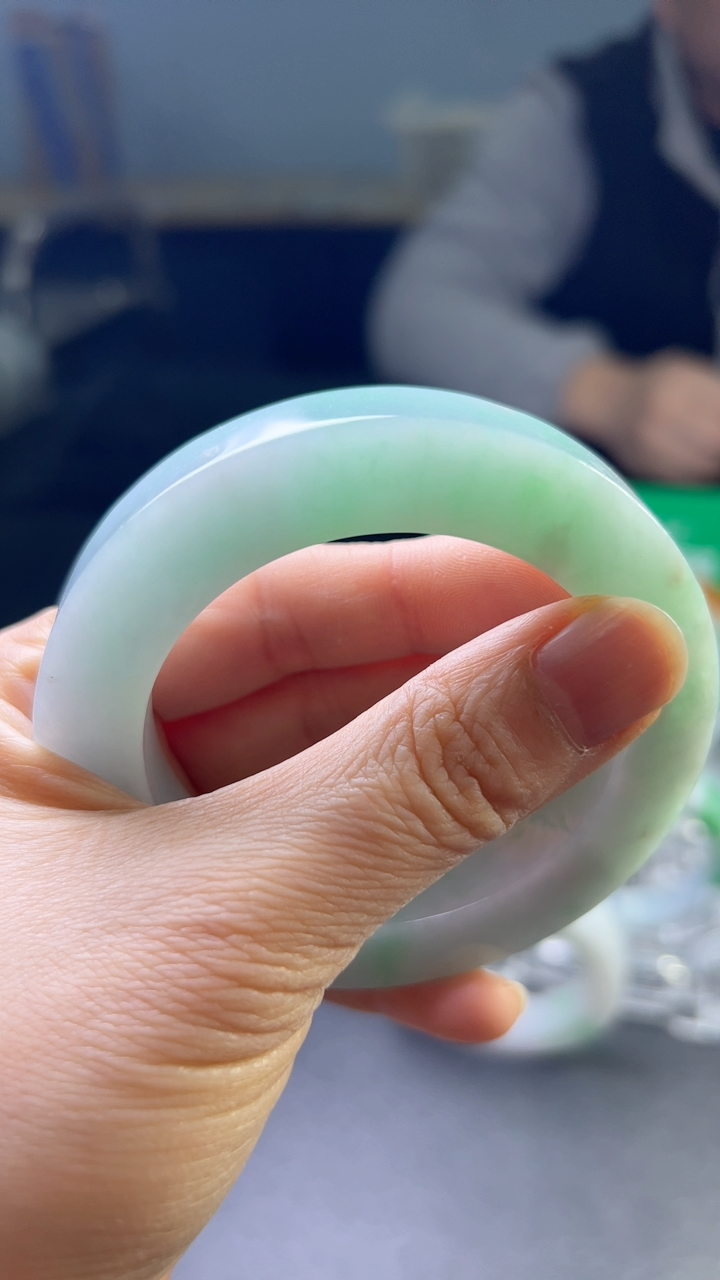 糯化种飘绿手镯