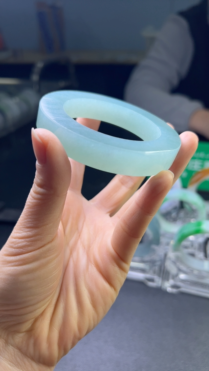 对庄甄选高端翡翠精品手镯