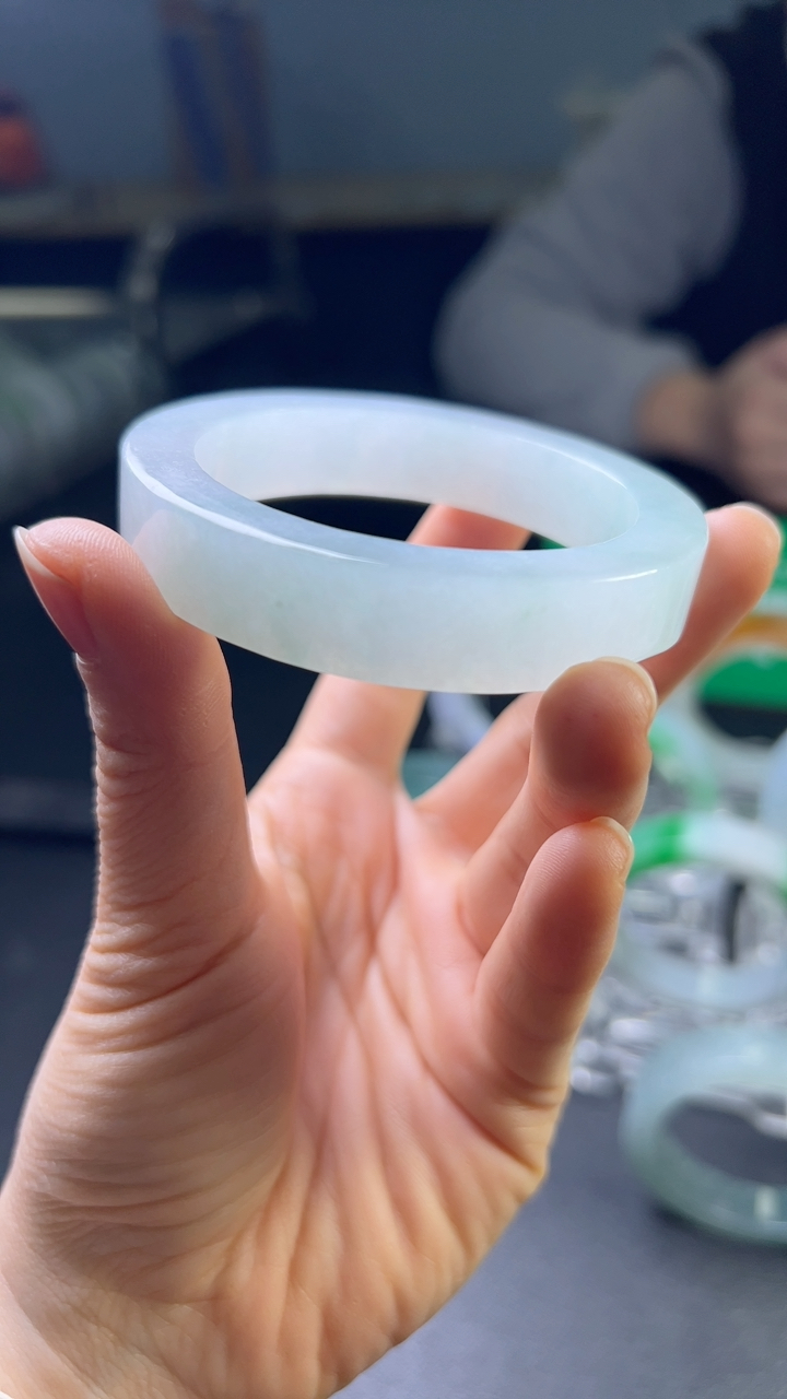 对庄甄选高端翡翠精品手镯