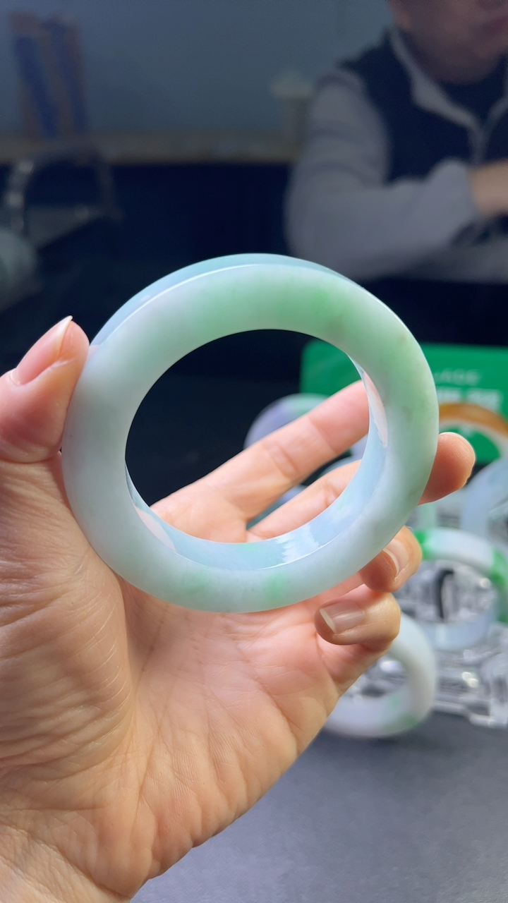 糯化种飘绿手镯