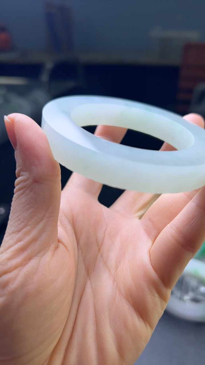 对庄甄选高端翡翠精品手镯