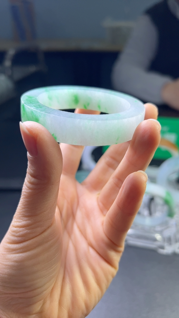 对庄甄选高端翡翠精品手镯