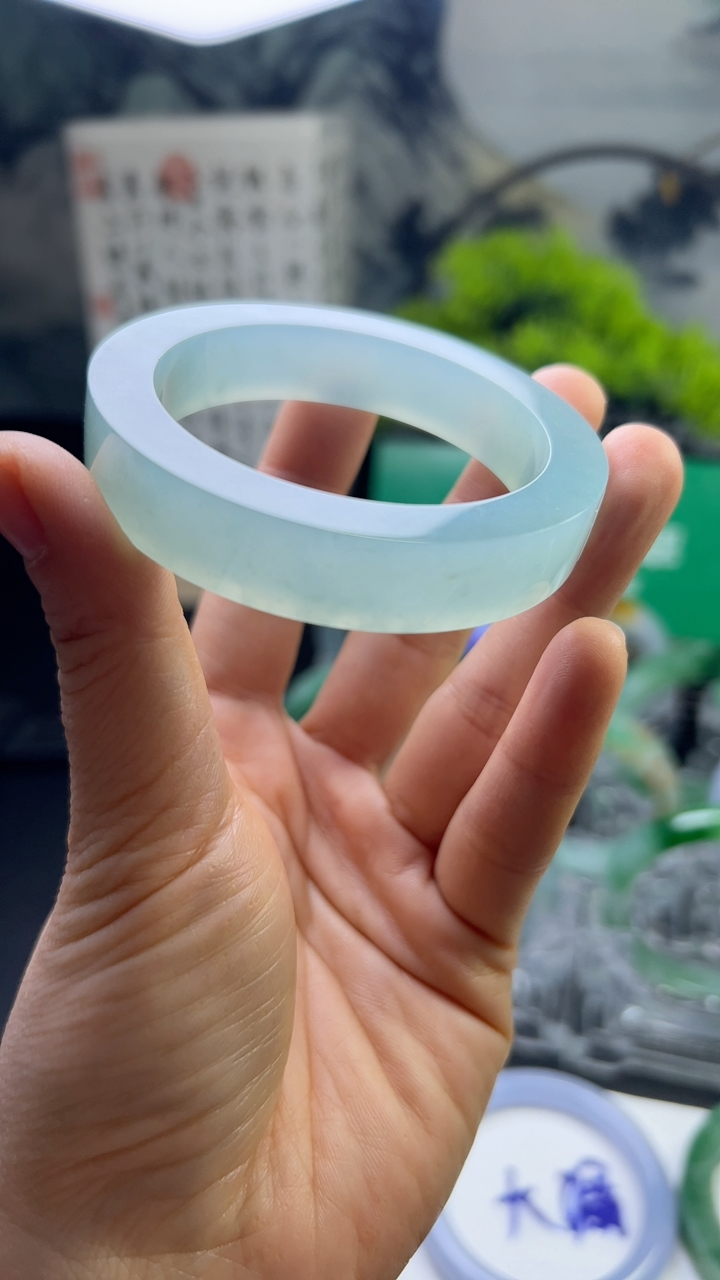 对庄甄选高端翡翠精品手镯