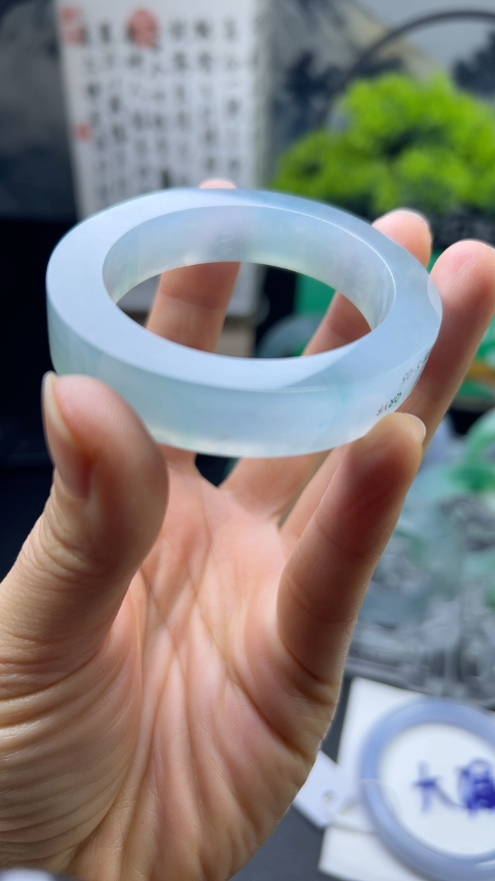 对庄甄选高端翡翠精品手镯