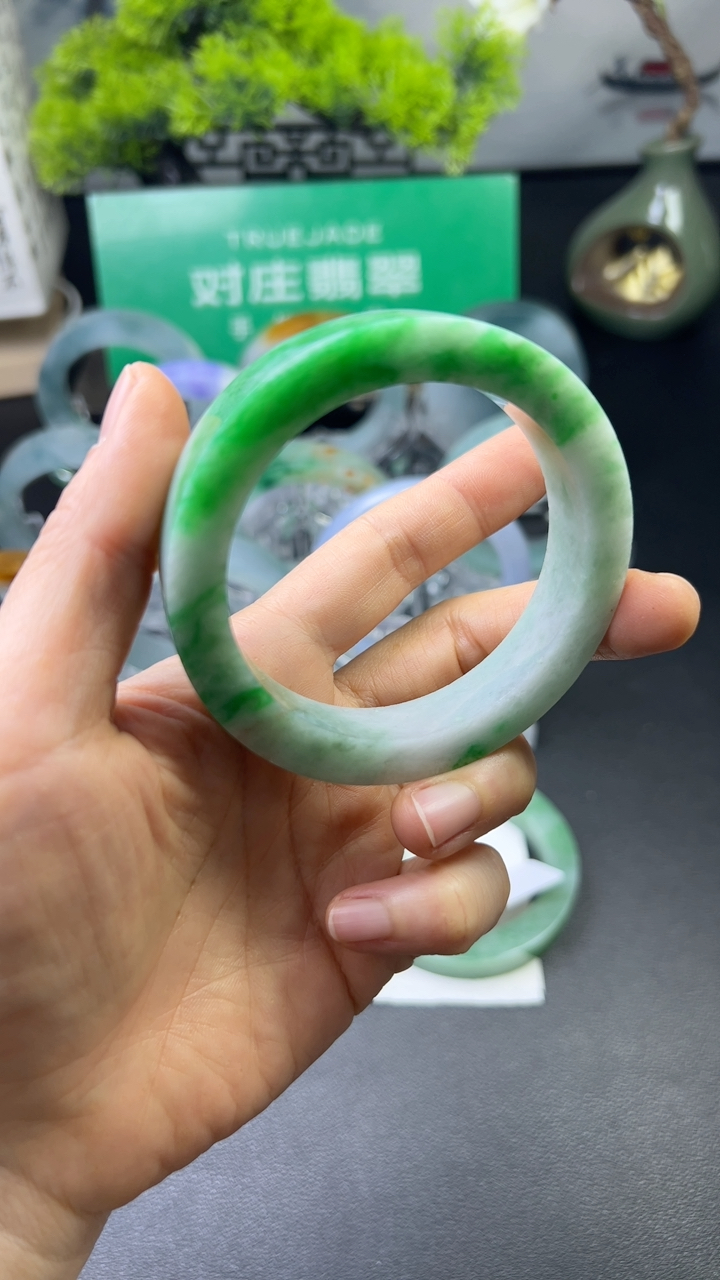 糯化种绿色手镯