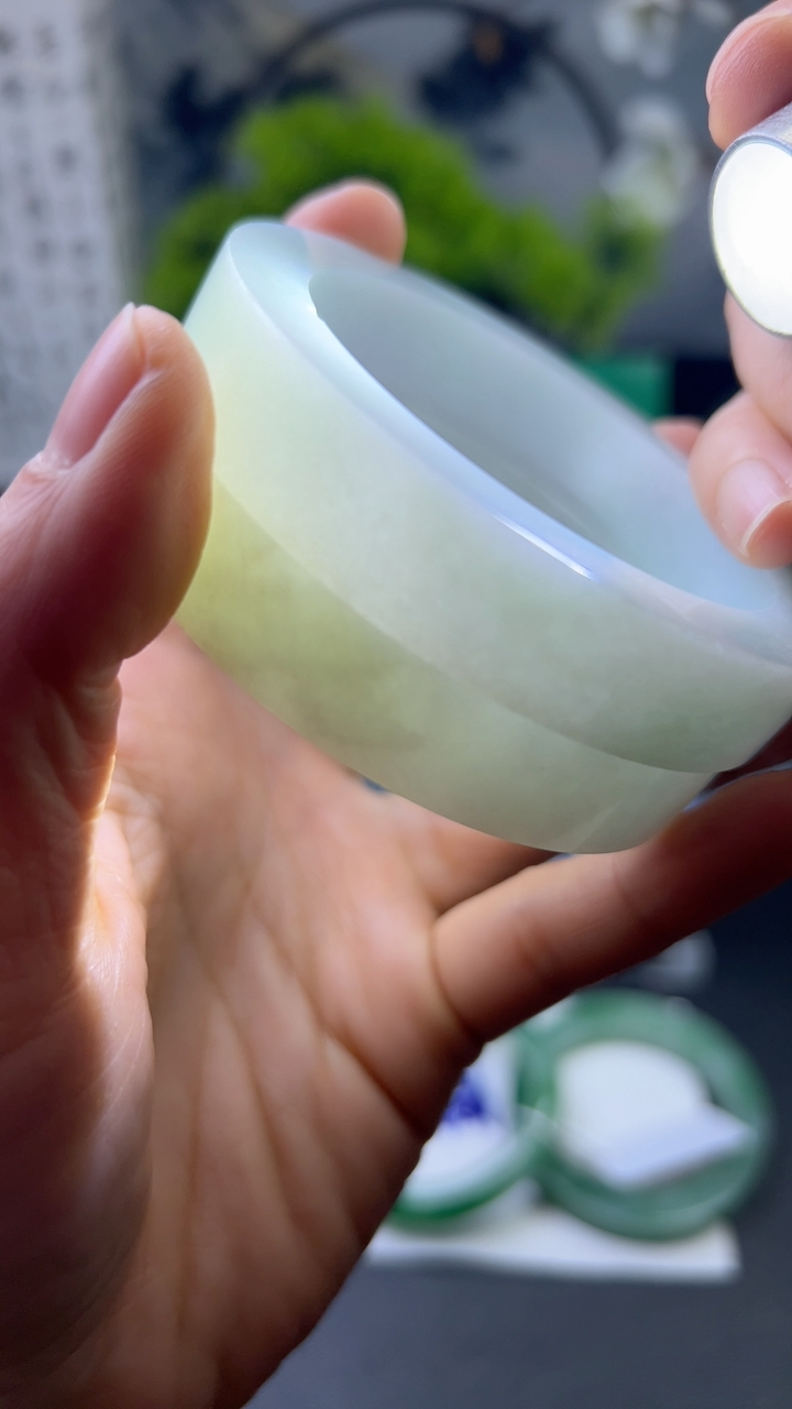 对庄甄选高端翡翠精品手镯