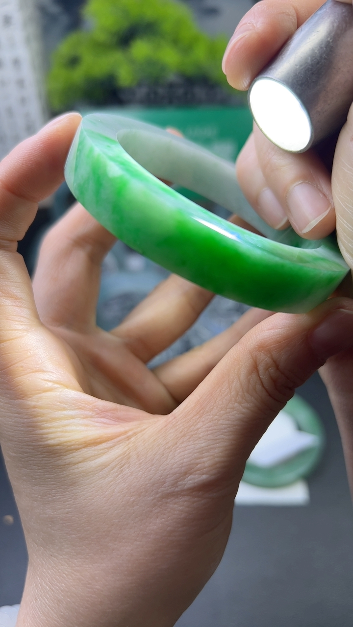 糯化种绿色手镯