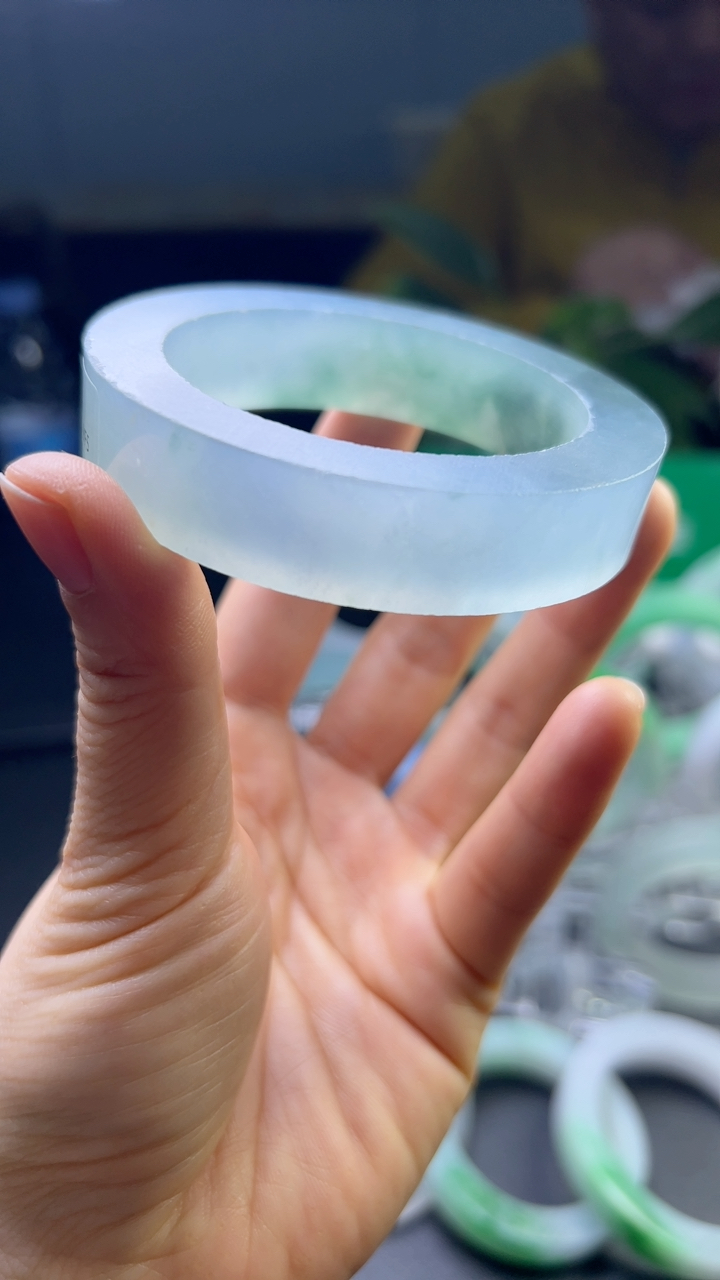 对庄甄选高端翡翠精品手镯