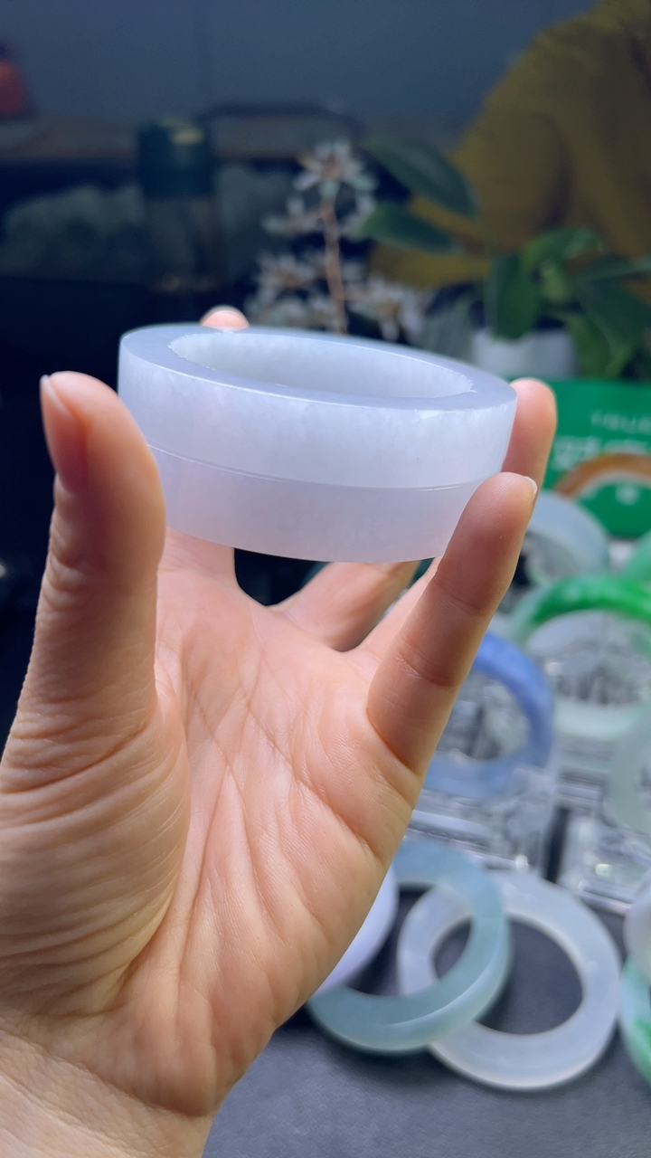 对庄甄选高端翡翠精品手镯放漏