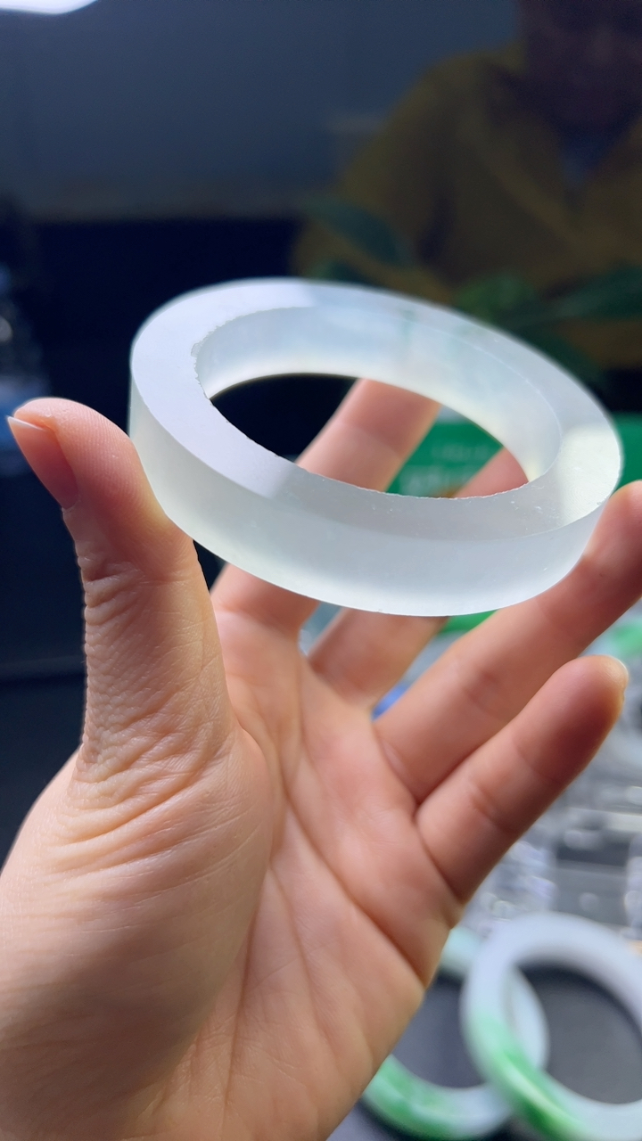 对庄甄选高端翡翠精品手镯