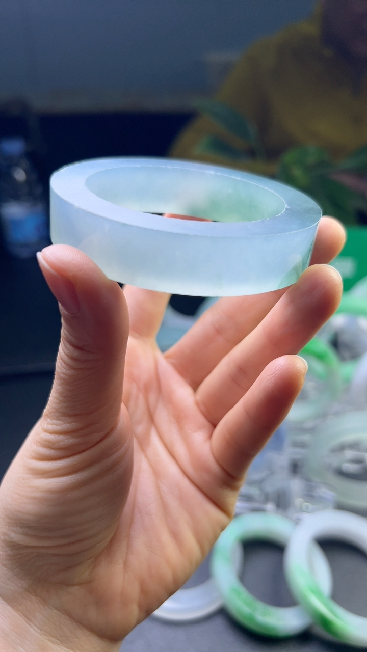 对庄甄选高端翡翠精品手镯