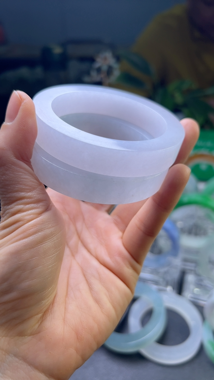 对庄甄选高端翡翠精品手镯放漏