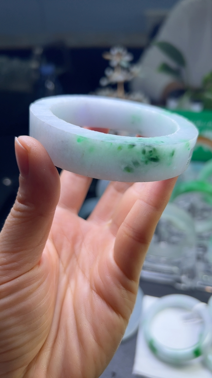 对庄甄选高端翡翠精品手镯