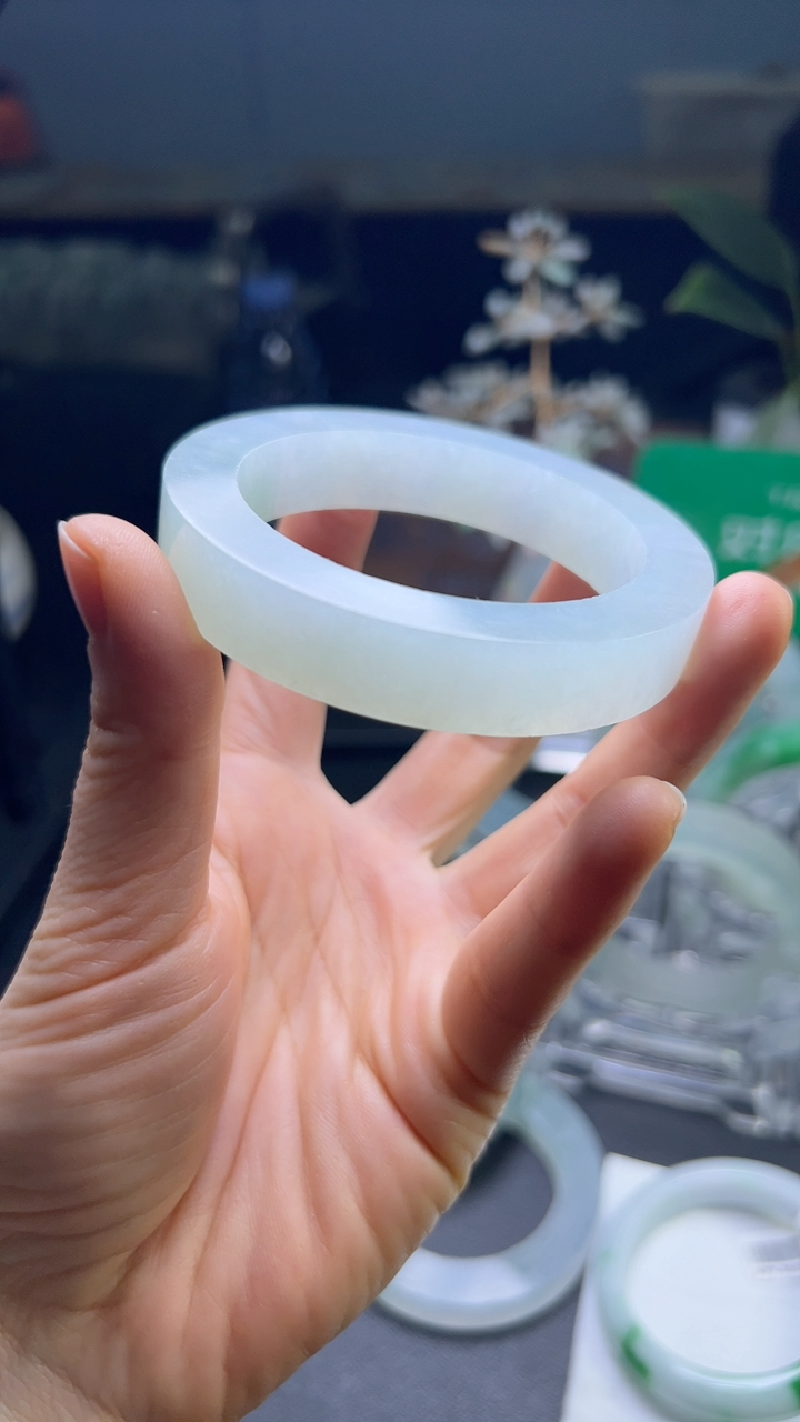 对庄甄选高端翡翠精品手镯