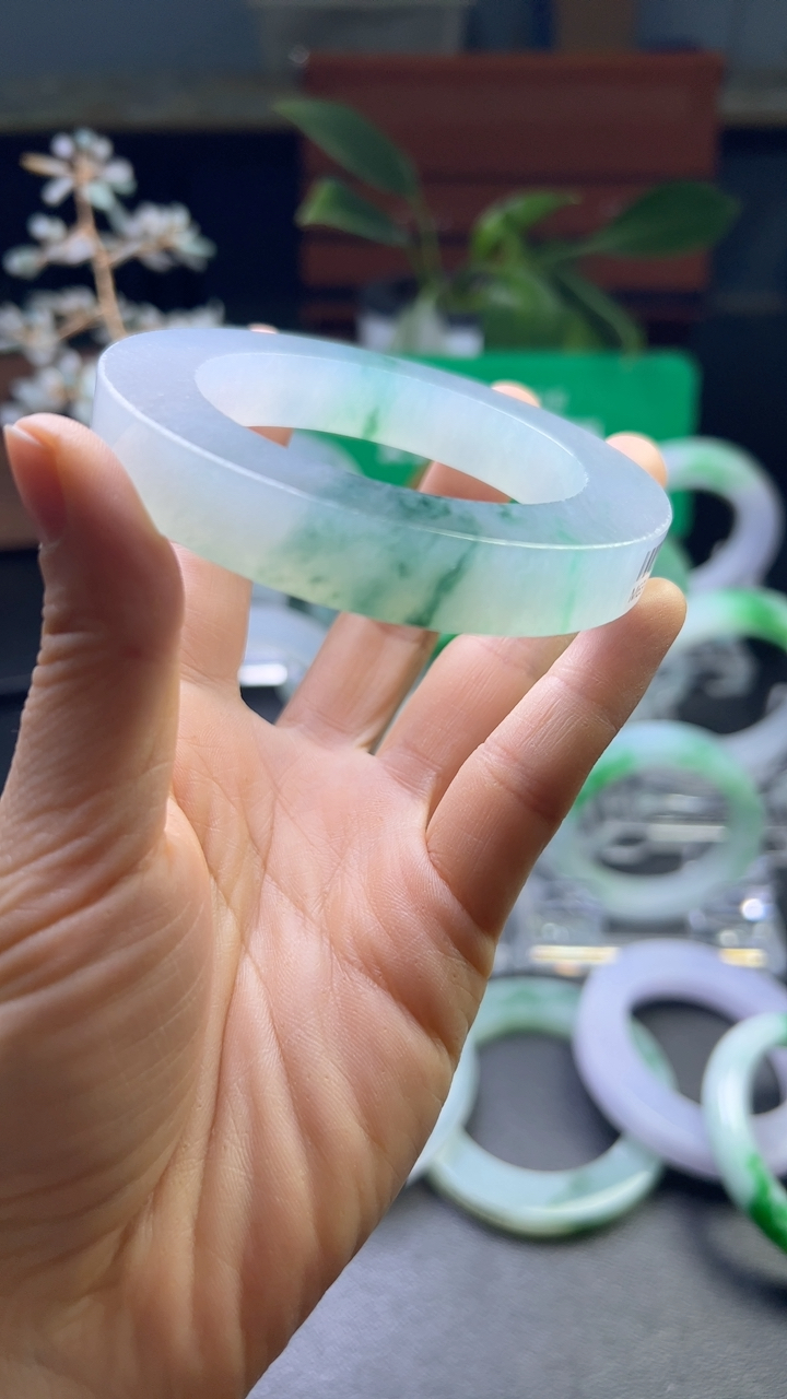 对庄甄选高端翡翠精品手镯