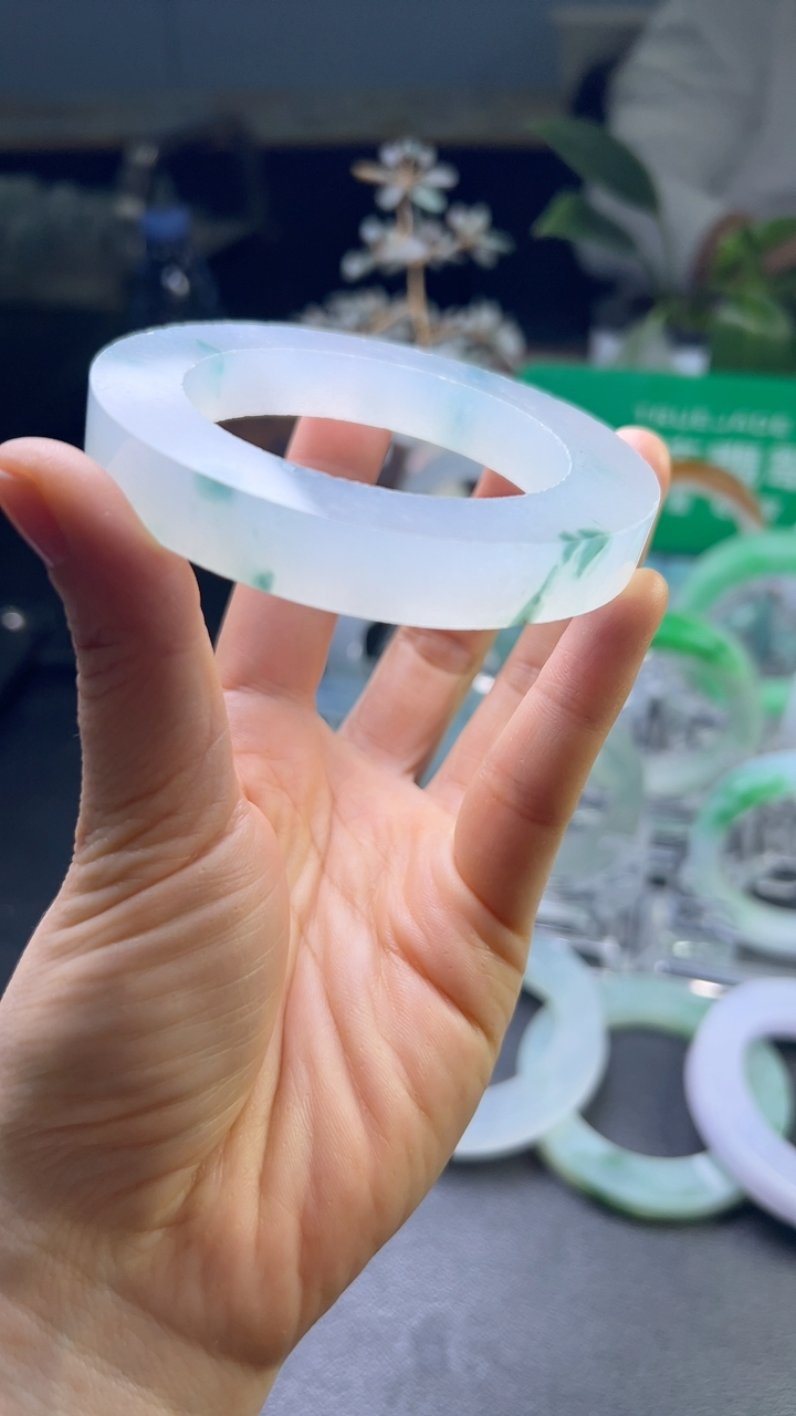 对庄甄选高端翡翠精品手镯