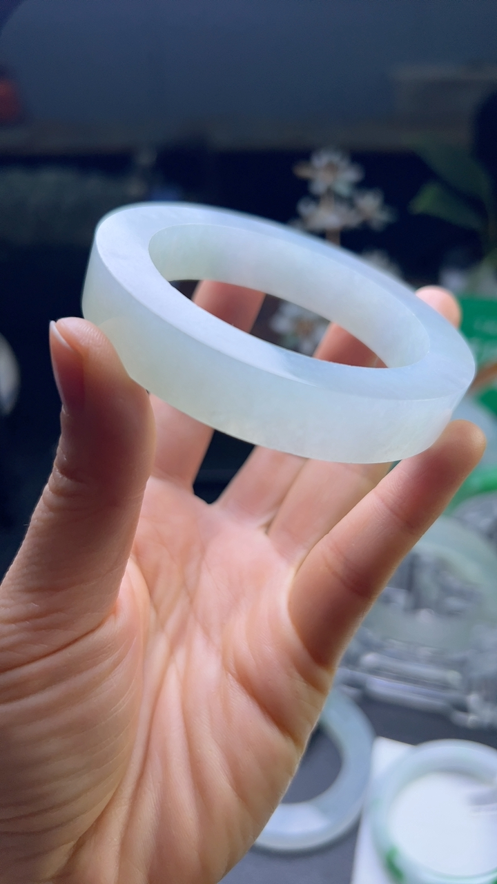 对庄甄选高端翡翠精品手镯