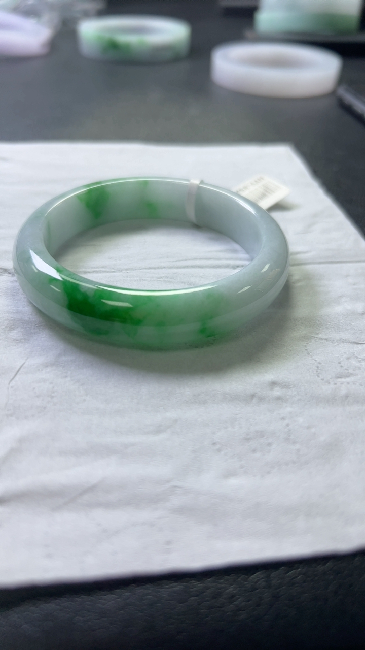 对庄甄选高端翡翠精品手镯
