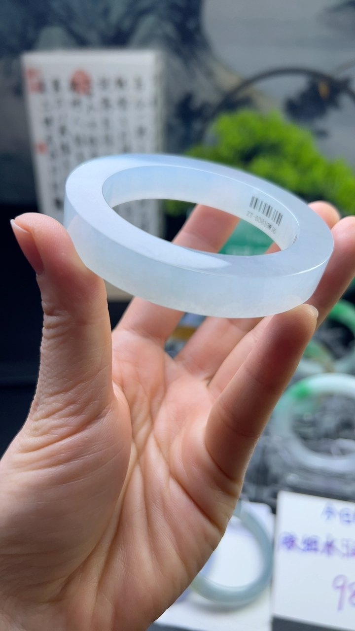 对庄甄选高端翡翠精品手镯