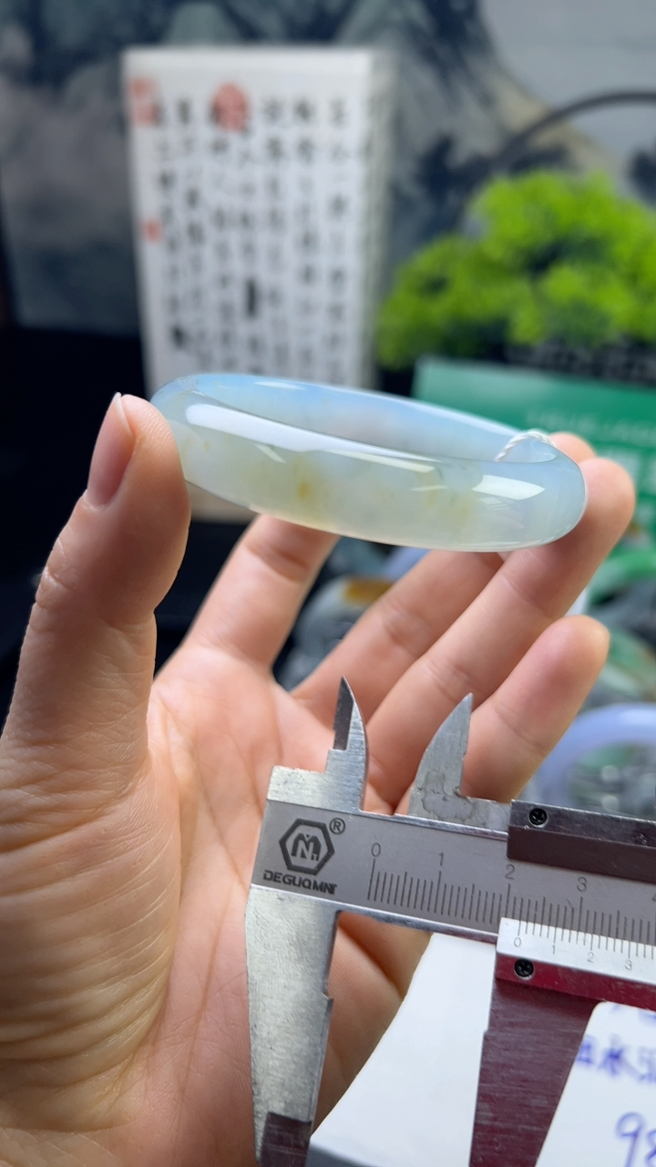 对庄甄选高端翡翠精品手镯