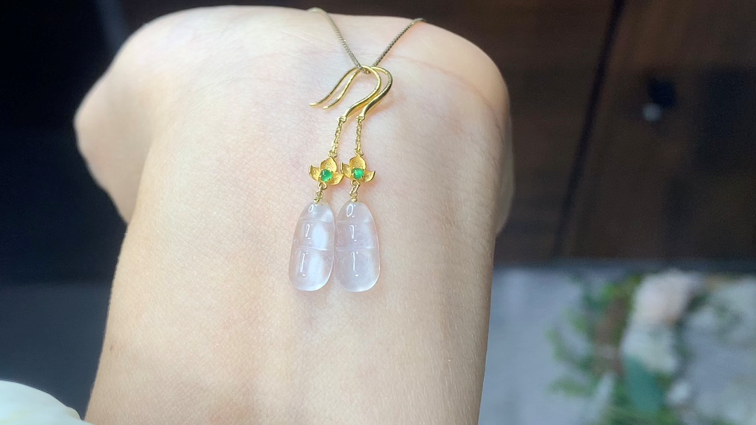 #翠友专拍#️18k玻璃种福豆耳坠，起胶，细腻水润，干净，一刀切，卡整体33.7-12.2-5.7