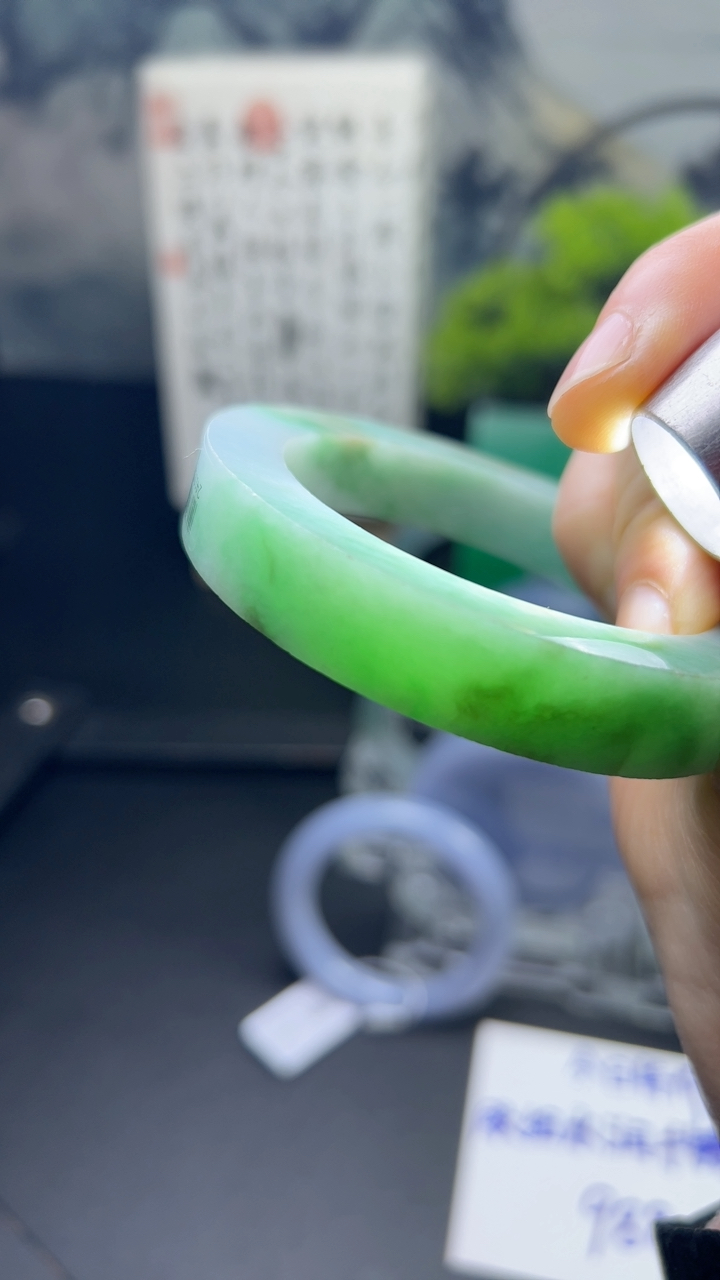 糯化种浅绿色手镯特价