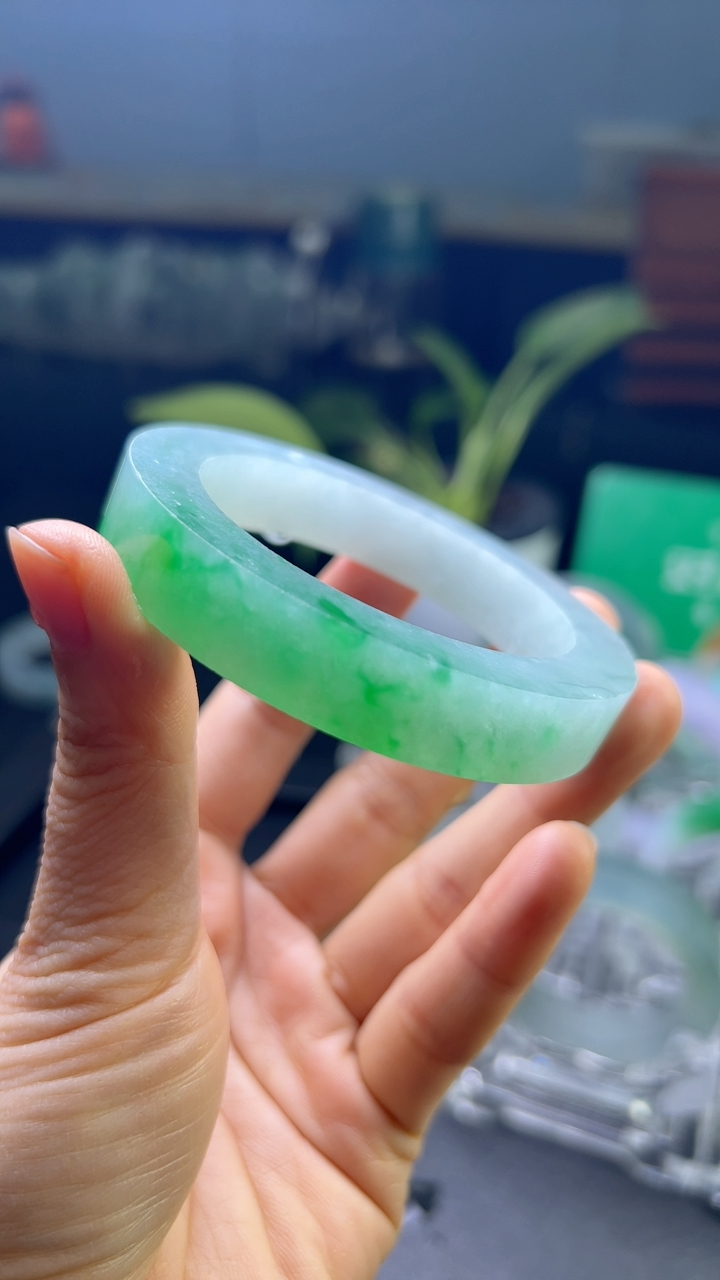 对庄甄选高端翡翠精品手镯