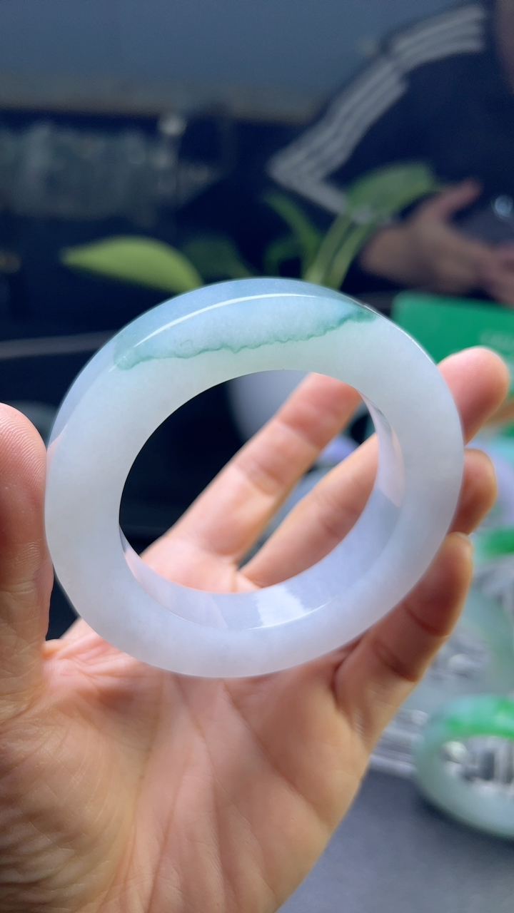 对庄甄选高端翡翠精品手镯