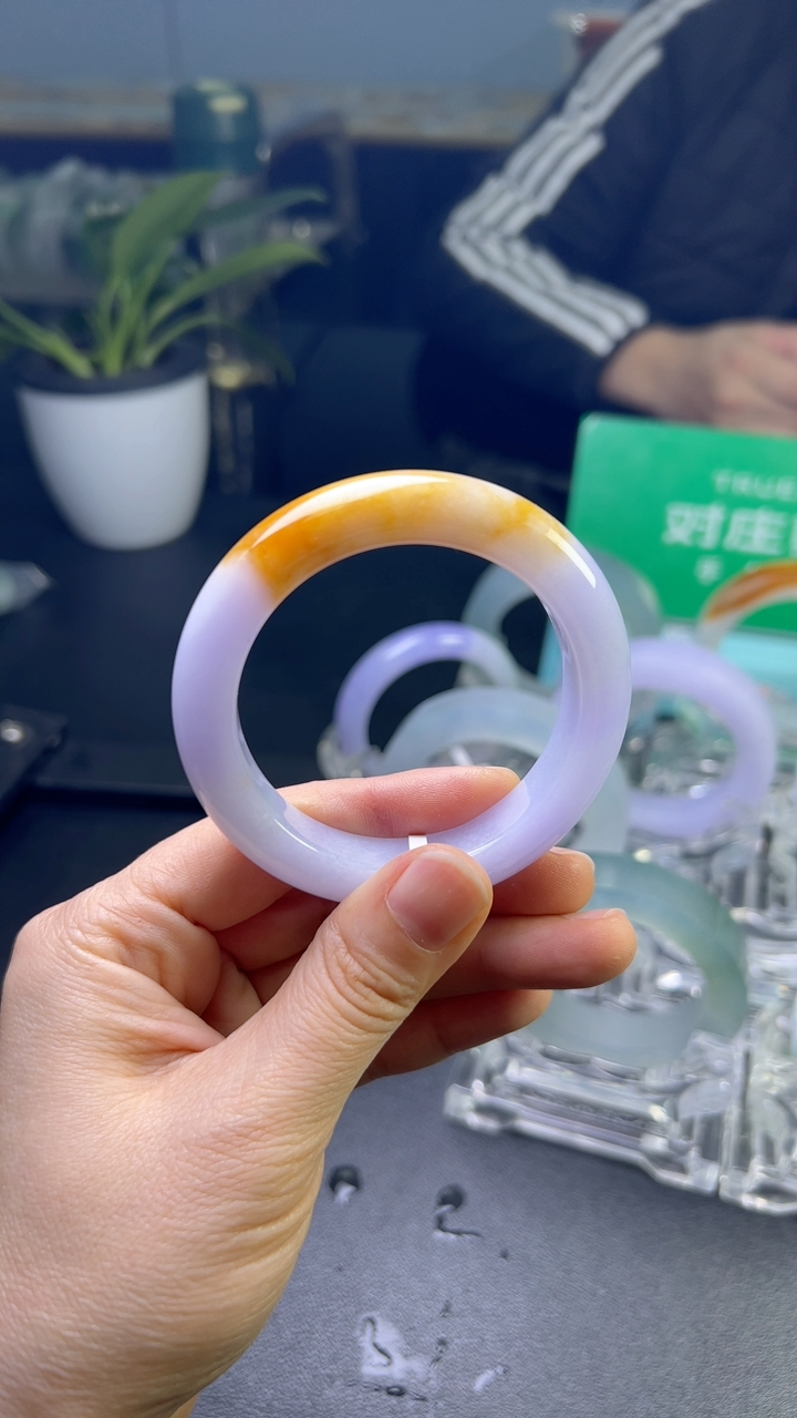 对庄甄选高端翡翠精品手镯