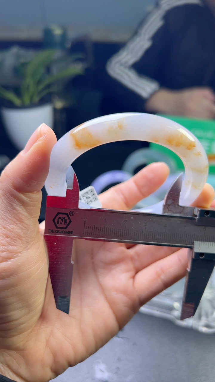 对庄甄选高端翡翠精品手镯