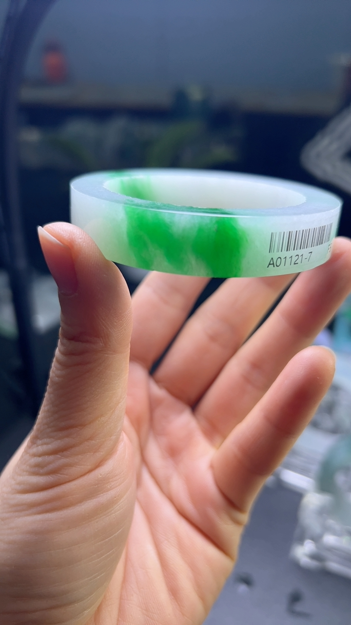 对庄甄选高端翡翠精品手镯