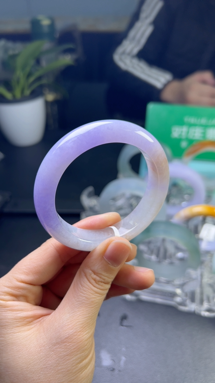 对庄甄选高端翡翠精品手镯