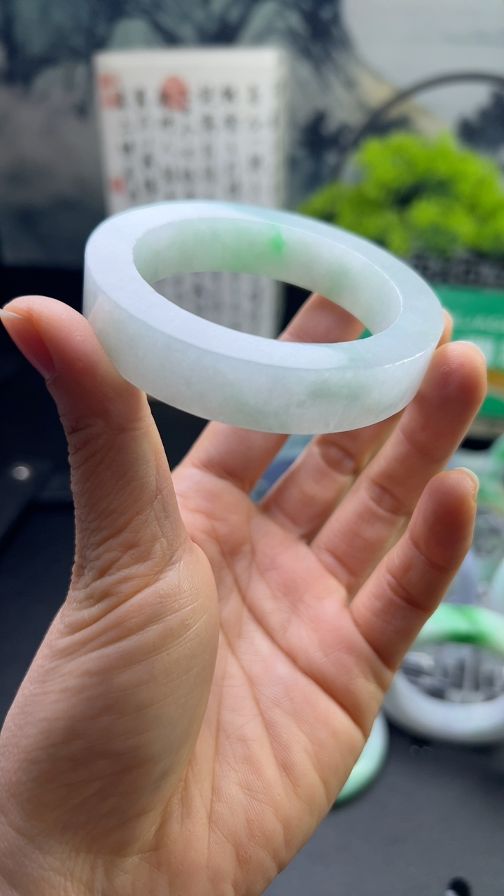 冰胶飘绿手镯
