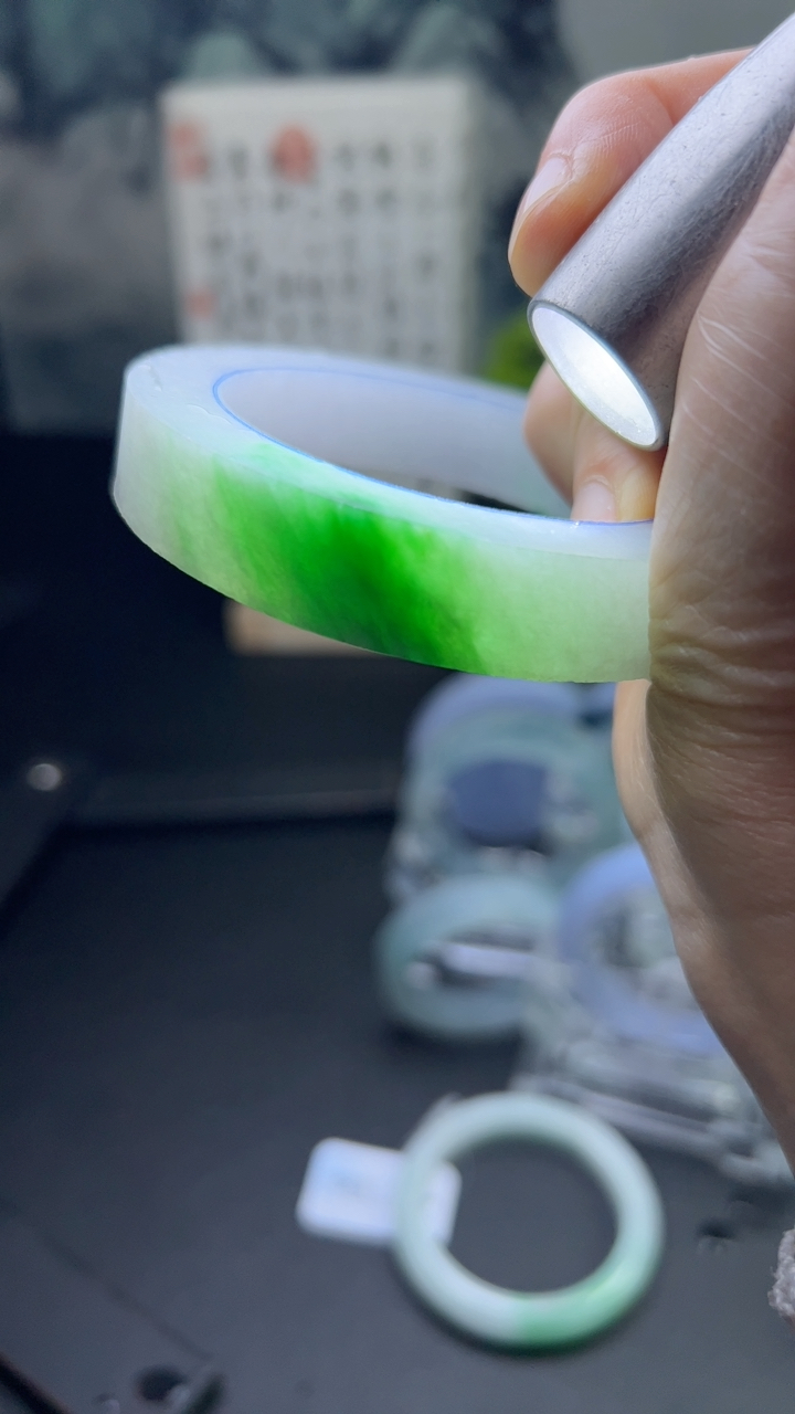 对庄甄选高端翡翠精品手镯