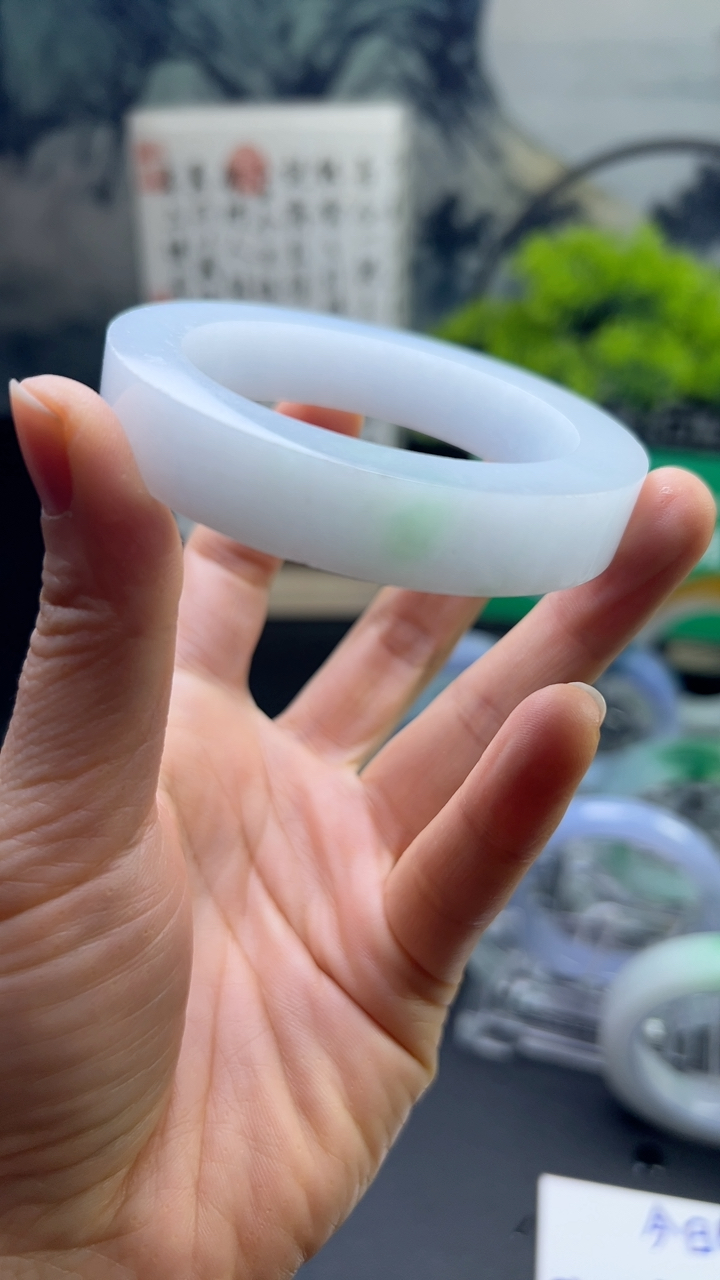 对庄甄选高端翡翠精品手镯