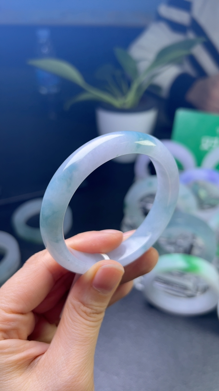 对庄甄选高端翡翠精品手镯