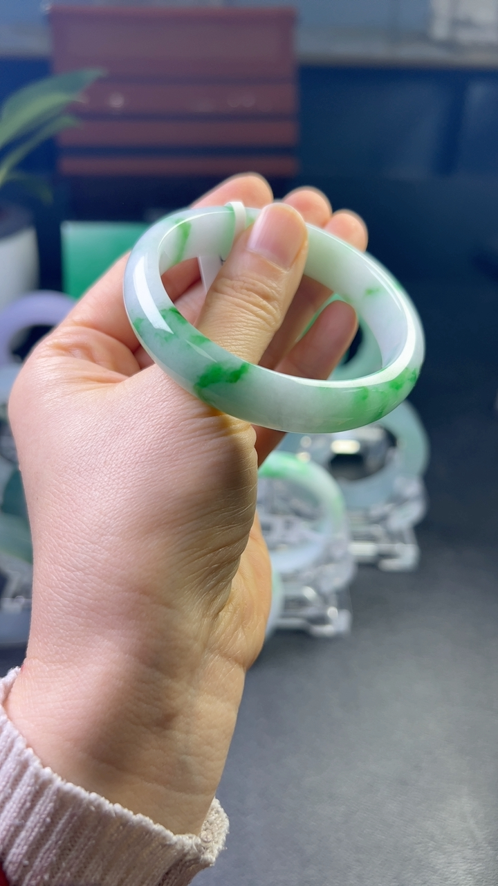 对庄甄选高端翡翠精品手镯