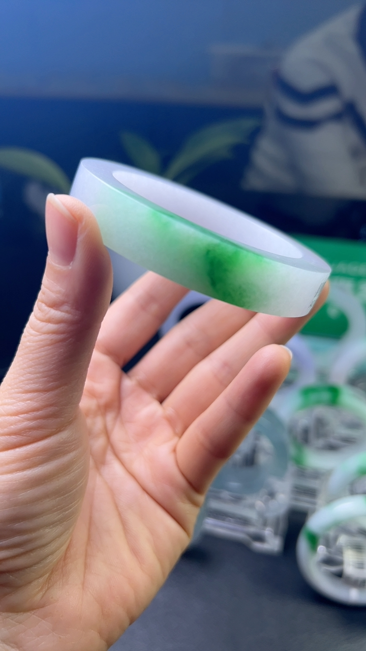 对庄甄选高端翡翠精品手镯