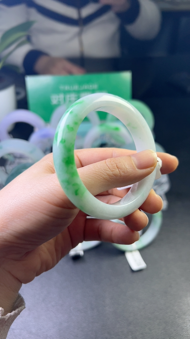 对庄甄选高端翡翠精品手镯