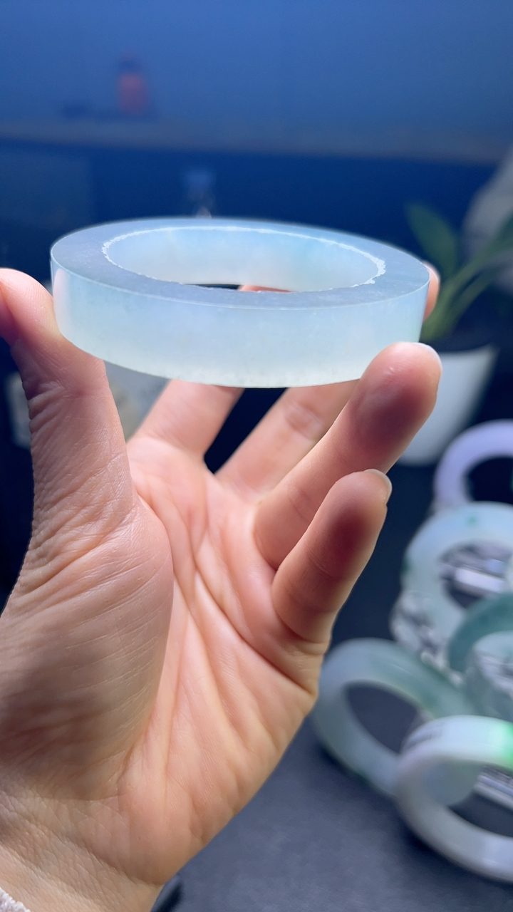 对庄甄选高端翡翠精品手镯